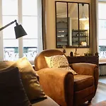 Warm Apartment Near Montmartre